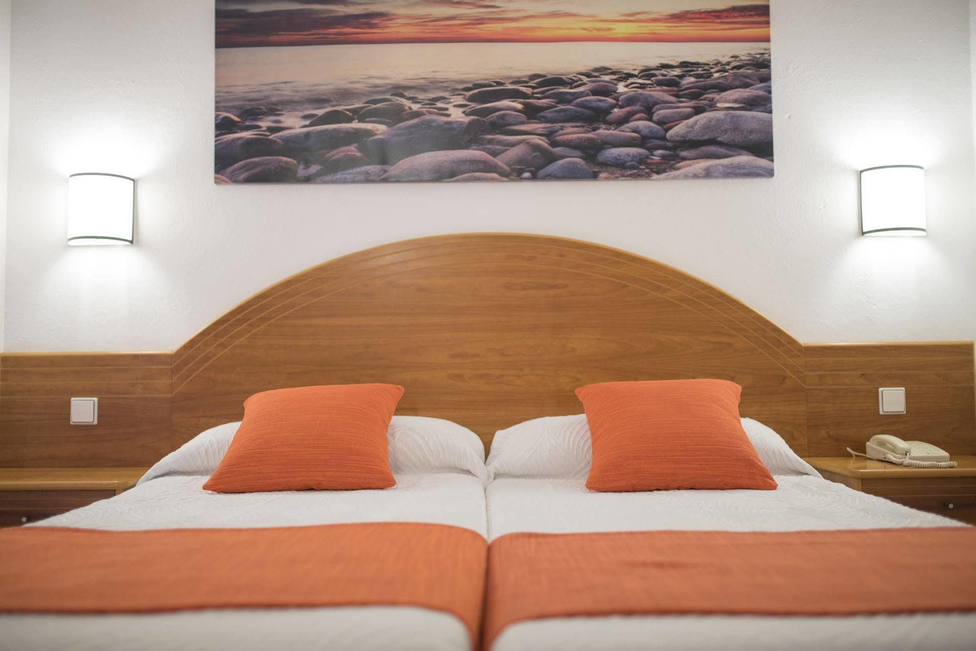 Hotel Brisa - Adults Only Сан-Антонио-Абад Экстерьер фото