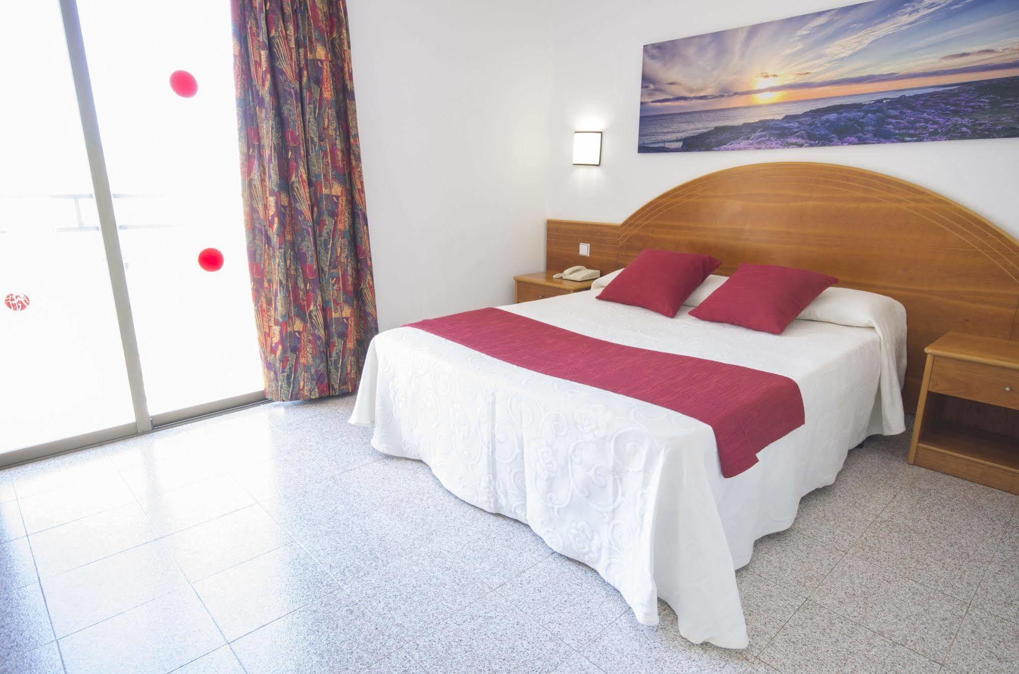 Hotel Brisa - Adults Only Сан-Антонио-Абад Экстерьер фото