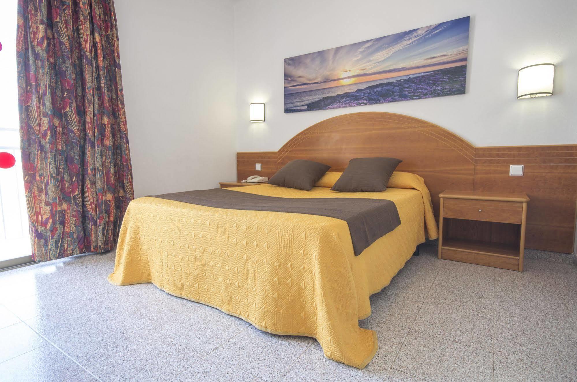 Hotel Brisa - Adults Only Сан-Антонио-Абад Экстерьер фото