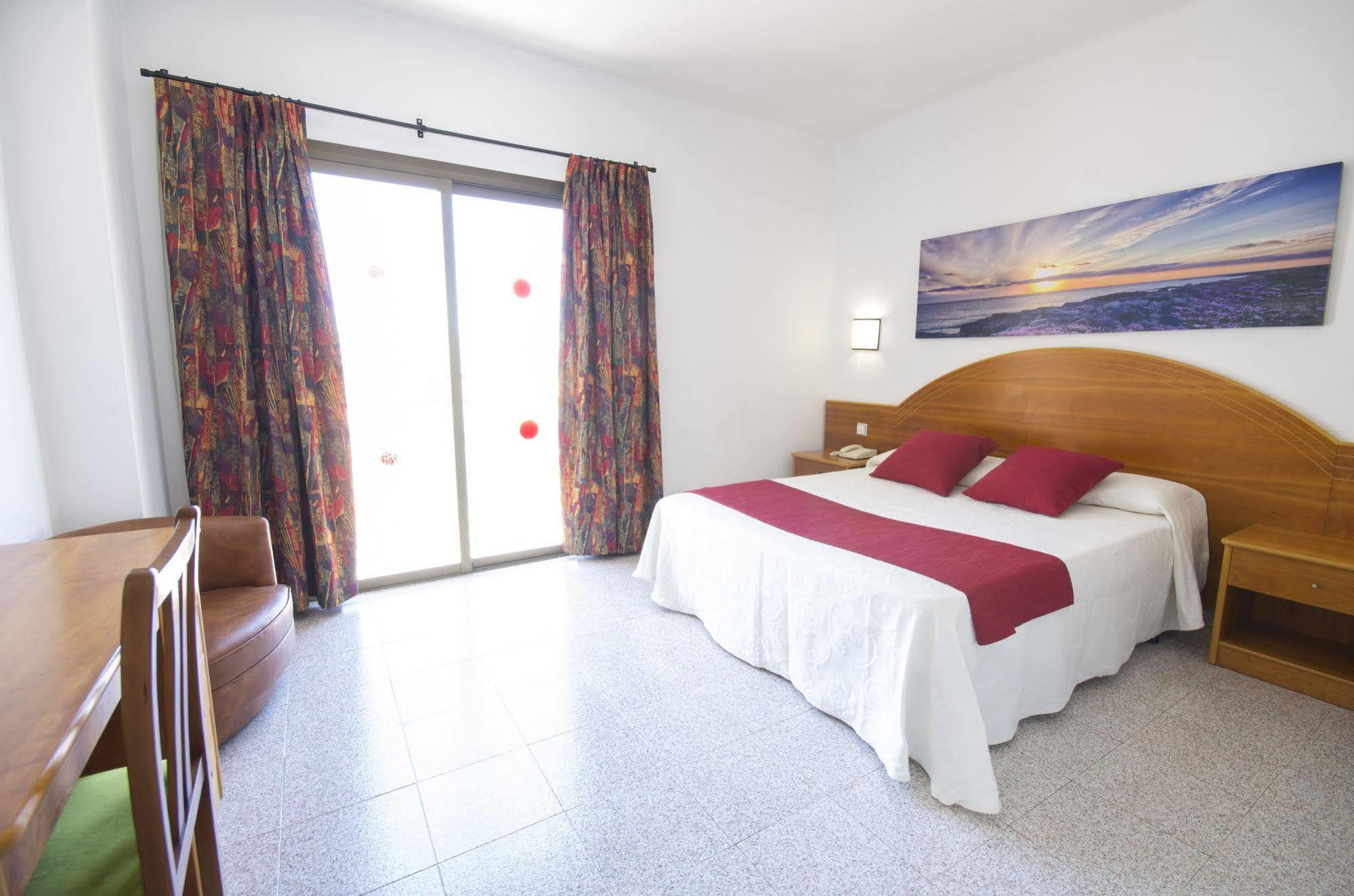 Hotel Brisa - Adults Only Сан-Антонио-Абад Экстерьер фото