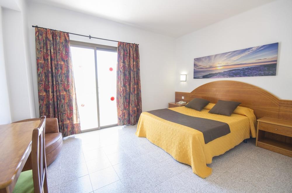 Hotel Brisa - Adults Only Сан-Антонио-Абад Экстерьер фото